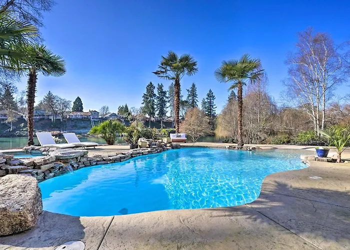 Grants Pass Villas with private pool